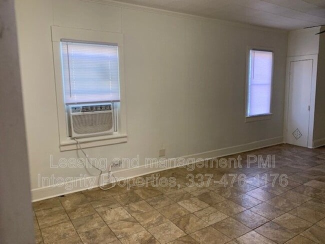 Building Photo - 113 Marcel St