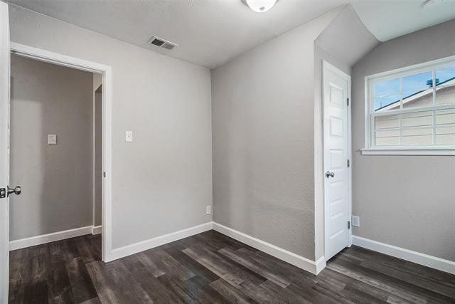 Building Photo - 813 S Valentine Dr