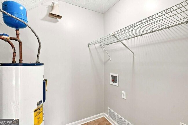 Building Photo - 5557 Clover Rise Ln
