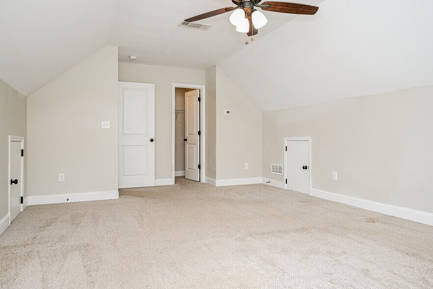 Building Photo - 320 Woodland Ridge Cir