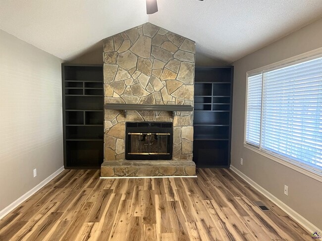 Building Photo - 221 Jefferson Cir