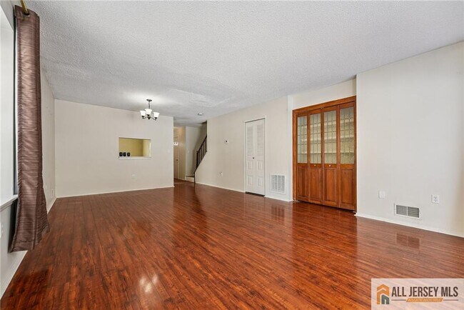 Building Photo - 8 Marsh Ct