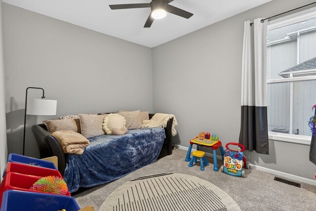 Building Photo - 4 Bed 3 Bath Home | Finished Basement, 2nd Kitchen, Private Backyard | Lee’s Summit