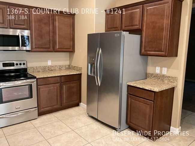 Building Photo - 1367 S Country Club Dr