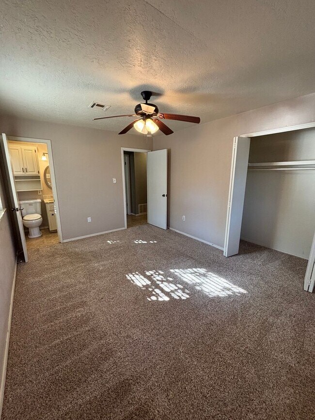 Building Photo - 3 bedroom, 1 3/4 baths NOW AVAILABLE in the Eisenhower School District!