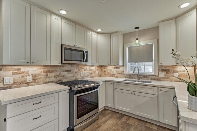 Building Photo - 711 Granberry St