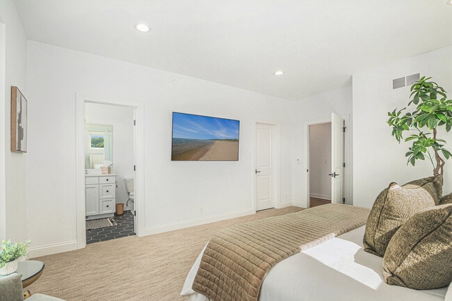 Building Photo - 6736 Saugatuck Bch Rd