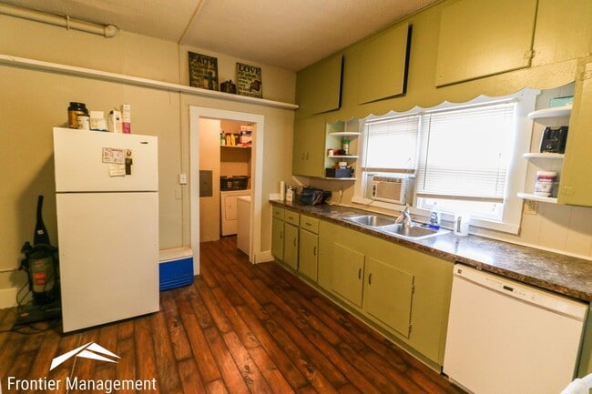 Building Photo - 1019 Moro St