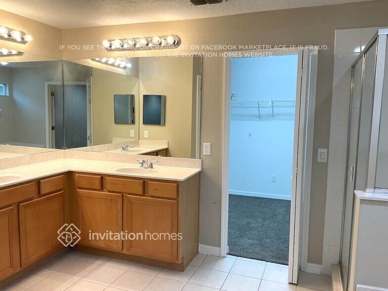 Building Photo - 9730 Moss Rose Way