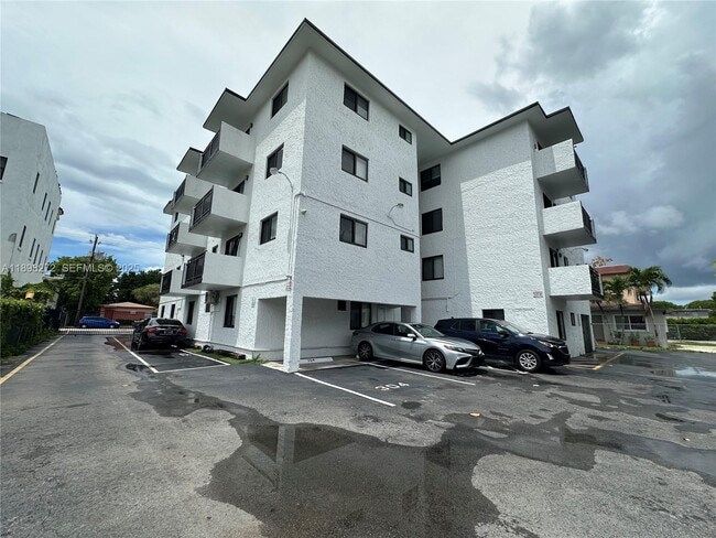 Building Photo - 529 SW 4th St