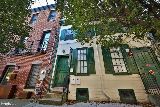 Building Photo - 126-128 League St
