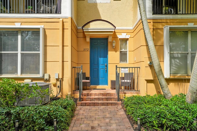 Building Photo - 3172 N Greenleaf Cir