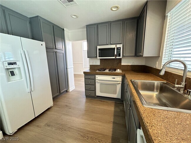 Building Photo - 4394 Golden Ring Ln