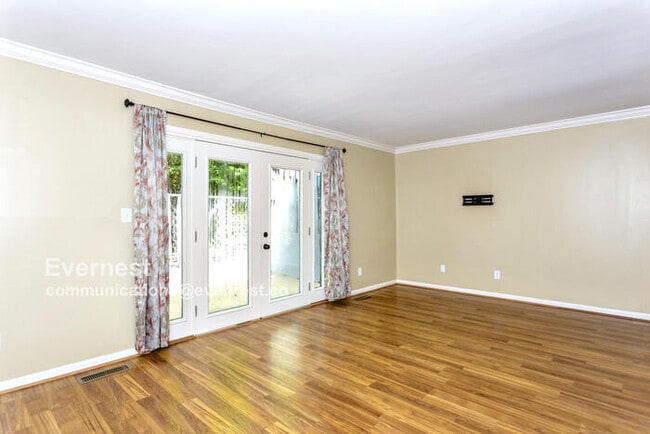 Building Photo - 804 Vestavia Villa Ct