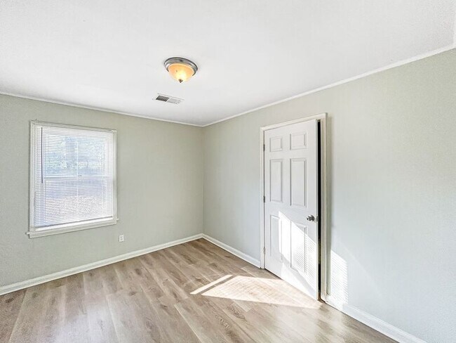 Building Photo - 533 Burkman Dr