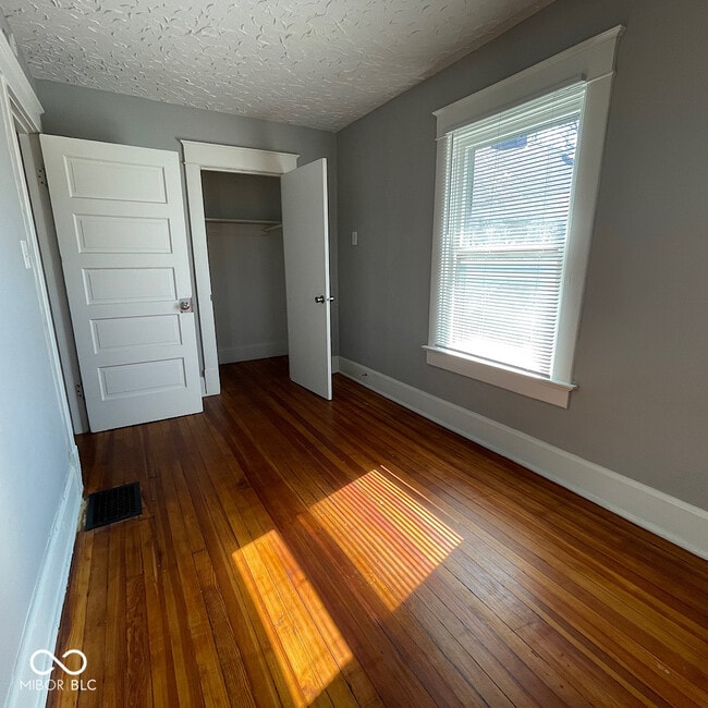 Building Photo - 854 N Tacoma Ave