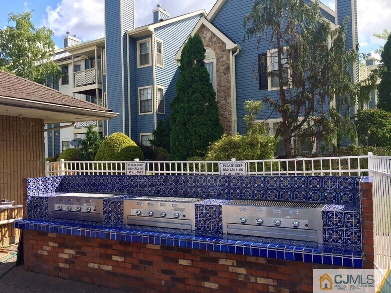 Building Photo - 394 Carhart Ct