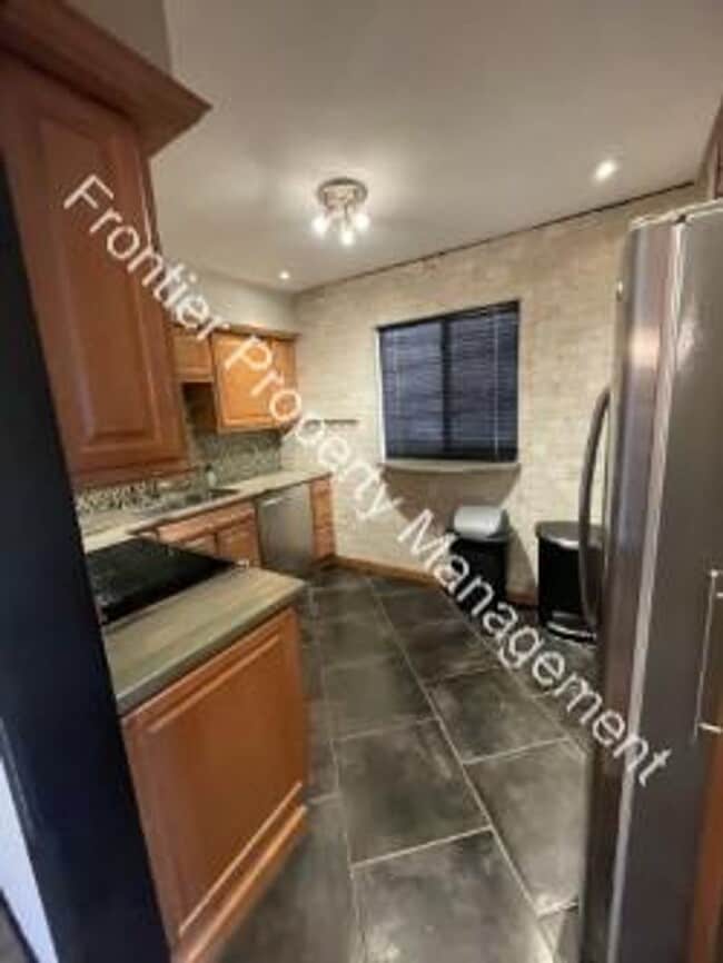 Building Photo - Charming 2 Bedroom Duplex – Don’t Miss Out!