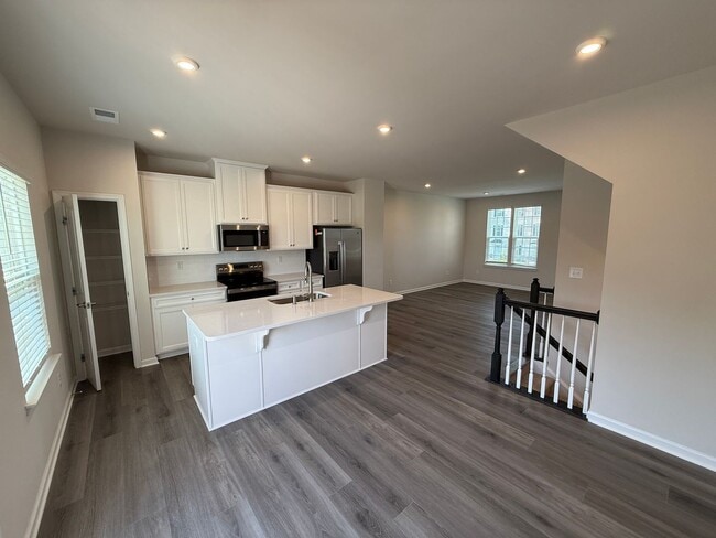 Building Photo - Brand New Townhome!!
