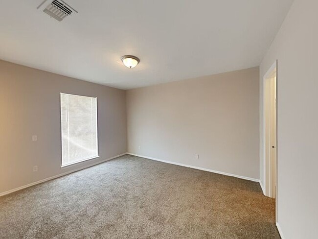 Building Photo - No Application Fee* Plus $250 Off First & ...