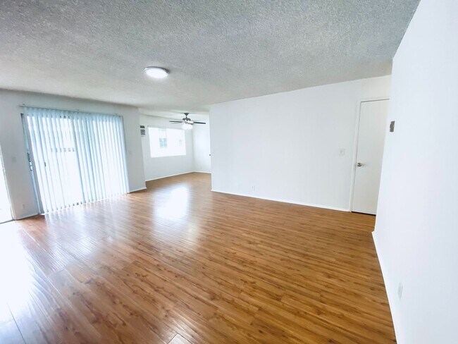 Building Photo - 20317 Saticoy St