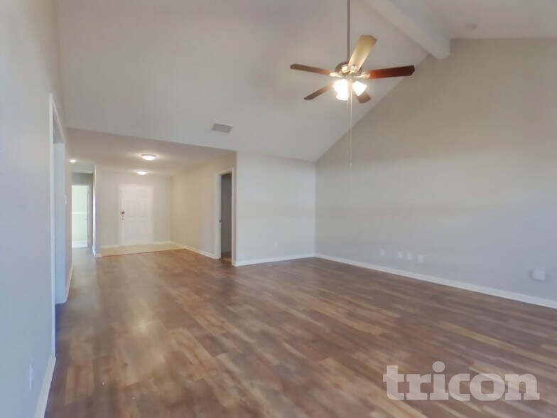 Building Photo - 102 Saddlebag Ct