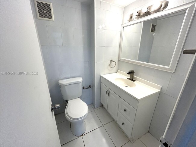 Building Photo - 250 180th Dr