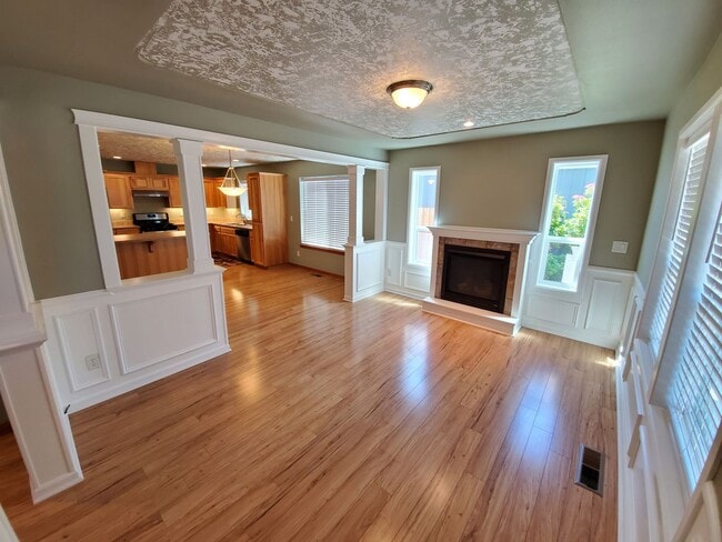Building Photo - Pet Friendly 3 Bed / 2.5 Bath Home Near I-5
