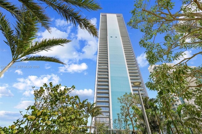 Building Photo - 700 NE 26th Terrace