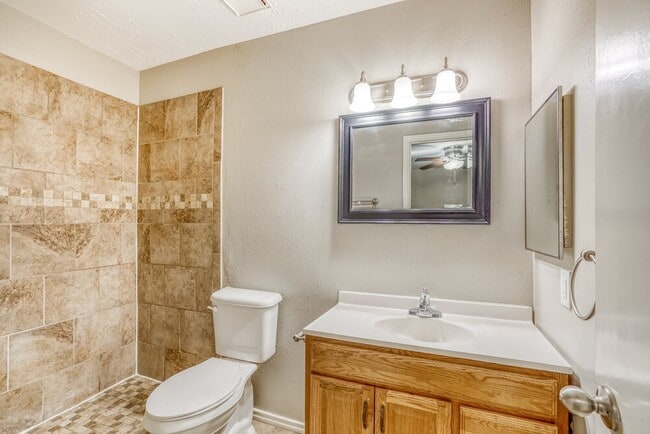 Building Photo - 15238 Bedford Glen Dr