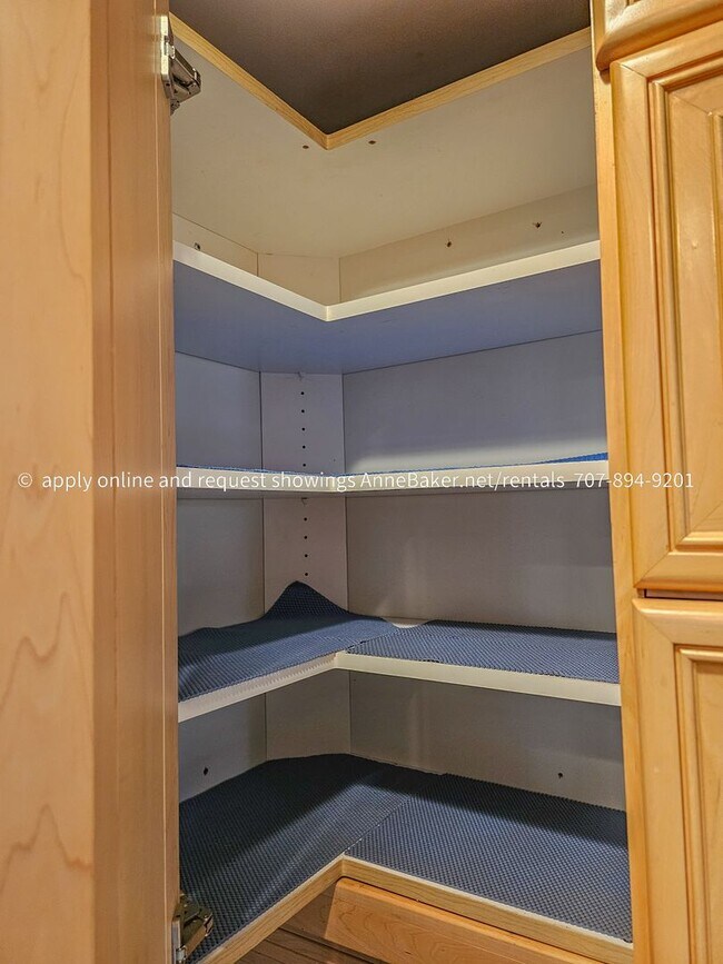 Building Photo - Exquisite Home among the Oak Trees