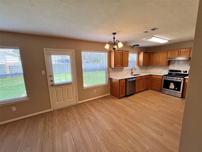 Building Photo - 16118 Cypress Valley Dr
