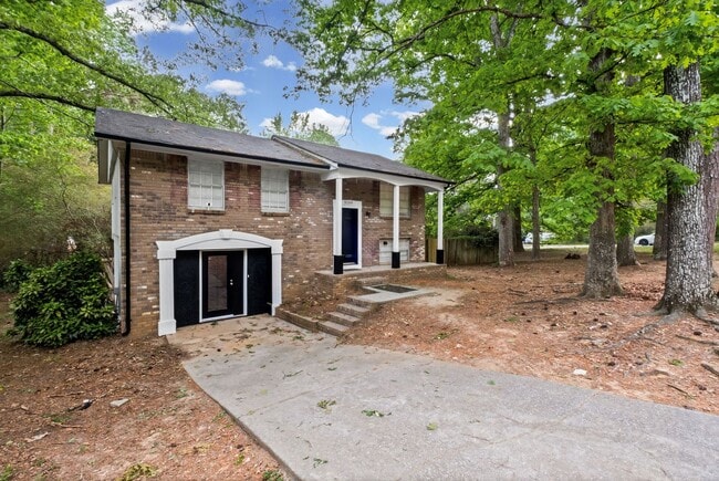 Building Photo - 3100 Fern Valley Dr SW
