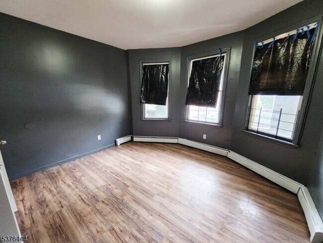 Building Photo - 116 Smith St