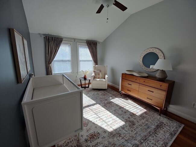 Building Photo - 36 Monroe St