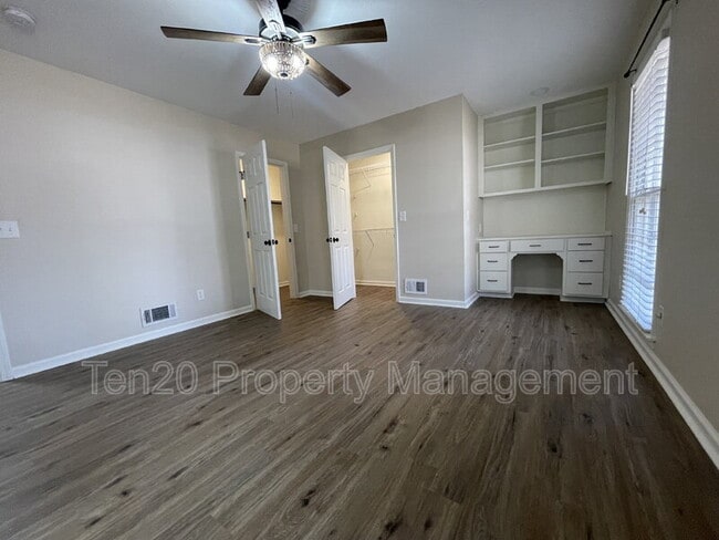 Building Photo - 2005 Landau Dr