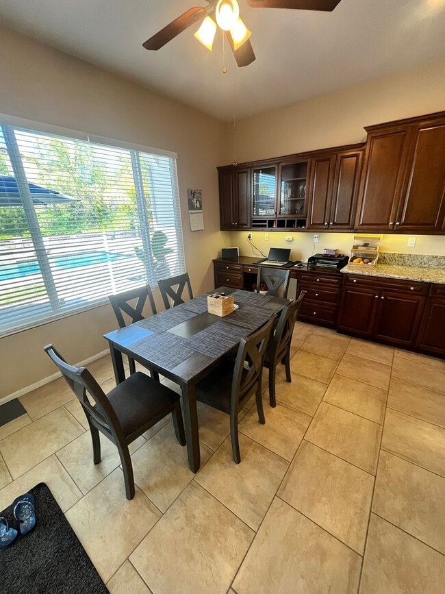 Building Photo - Fully?Furnished 4?Bed?|?3?Bath Pool Home i...
