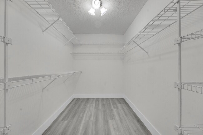 Building Photo - 13048 Meadowbreeze Dr