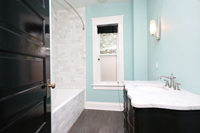 Building Photo - North Downtown Residence with Modern Updates and Prime Location