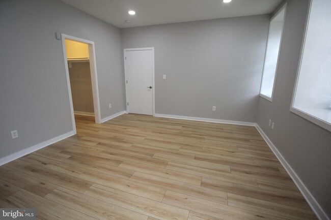 Building Photo - 20 Swan St