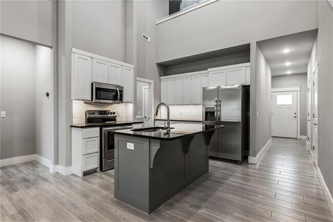 Building Photo - 652 Sun Meadows Loop
