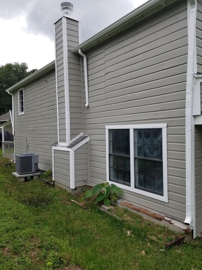 Building Photo - 1305 St Lawrence River Rd