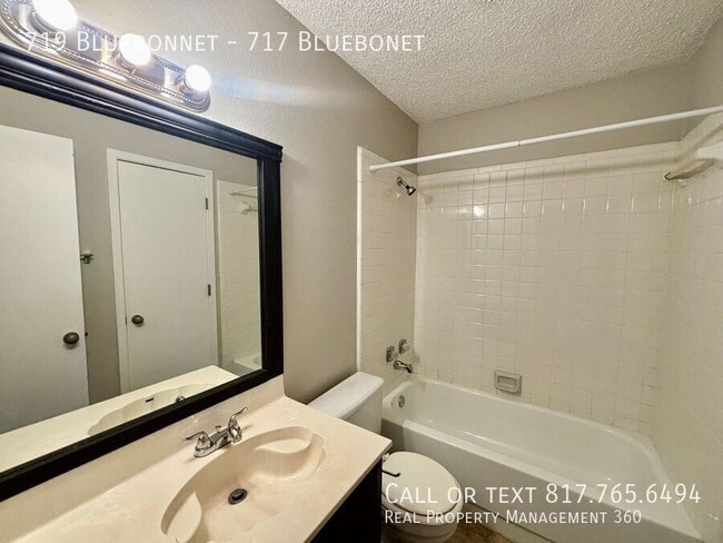 Building Photo - 719 Bluebonnet-717 Bluebonet