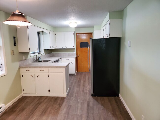Building Photo - 3bd/1.5ba Completely Remodeled House with ...