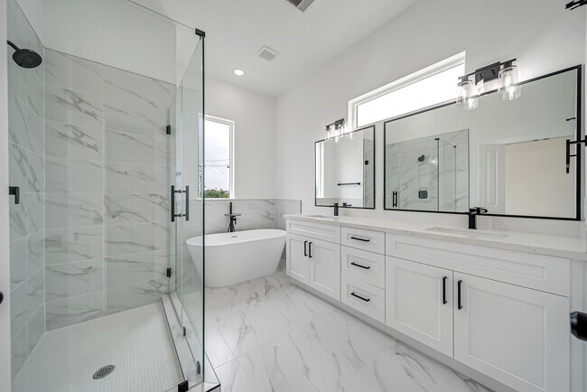 Building Photo - 3468 Bremond St