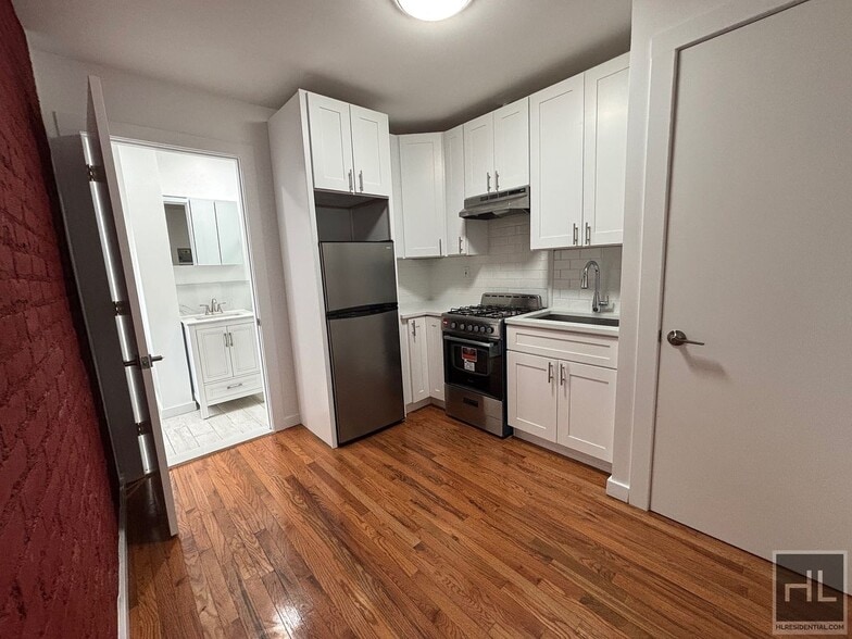 Primary Photo - YORK AVENUE