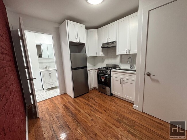 Building Photo - 1427 York Ave