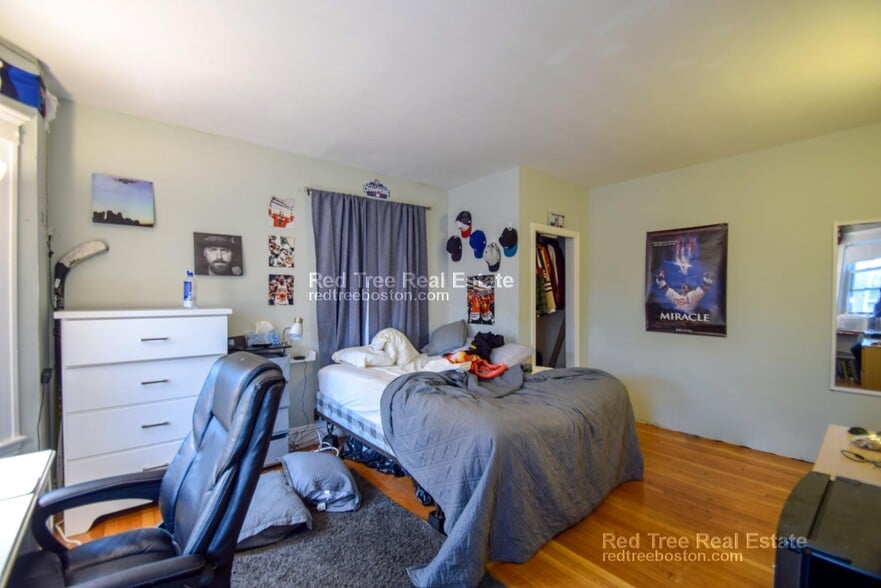 Building Photo - 15 Radnor Rd