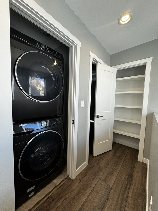 Building Photo - 844 Tijeras Ave NW