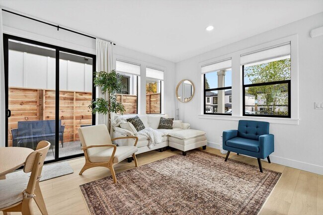 Building Photo - LAKE OSWEGO First Addition -Brand New Modern Cottage!